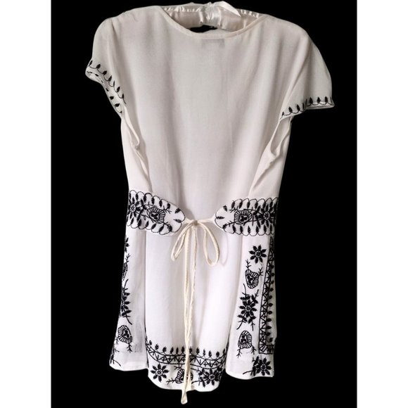 John Paul Richard Uniform Womens White Black Embroidered Top Size L Waist Tie - Picture 3 of 5